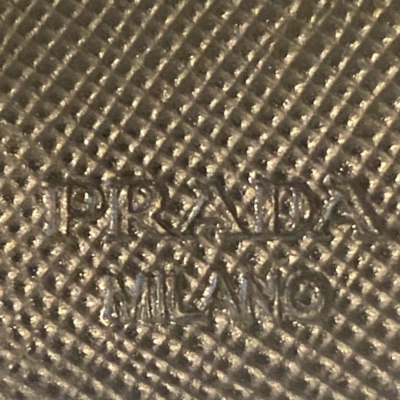 Authentic Men’s Prada Check Book/Cars Holder - Picture 7 of 12